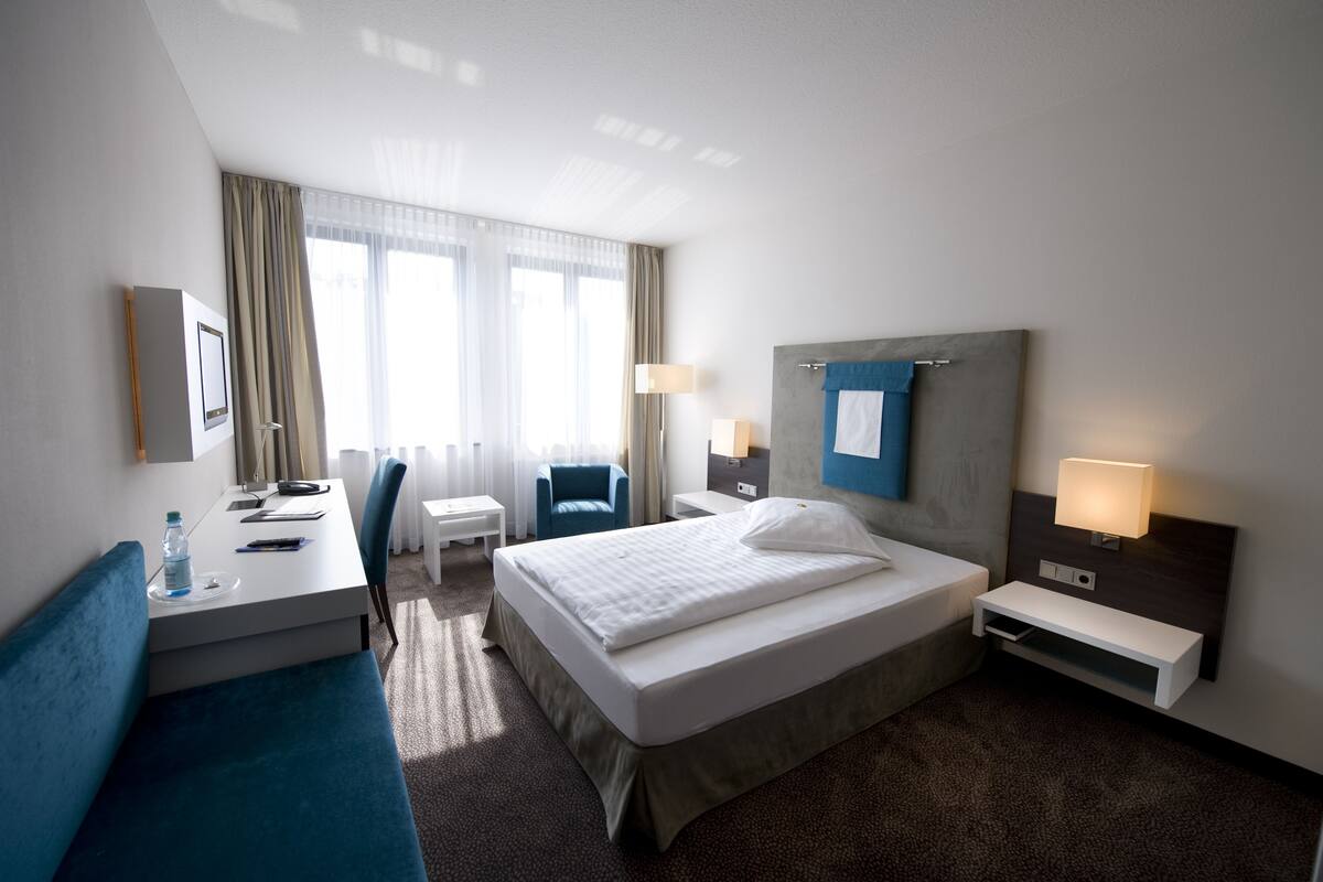 superior single room | 1 bedroom, minibar, in-room safe, desk