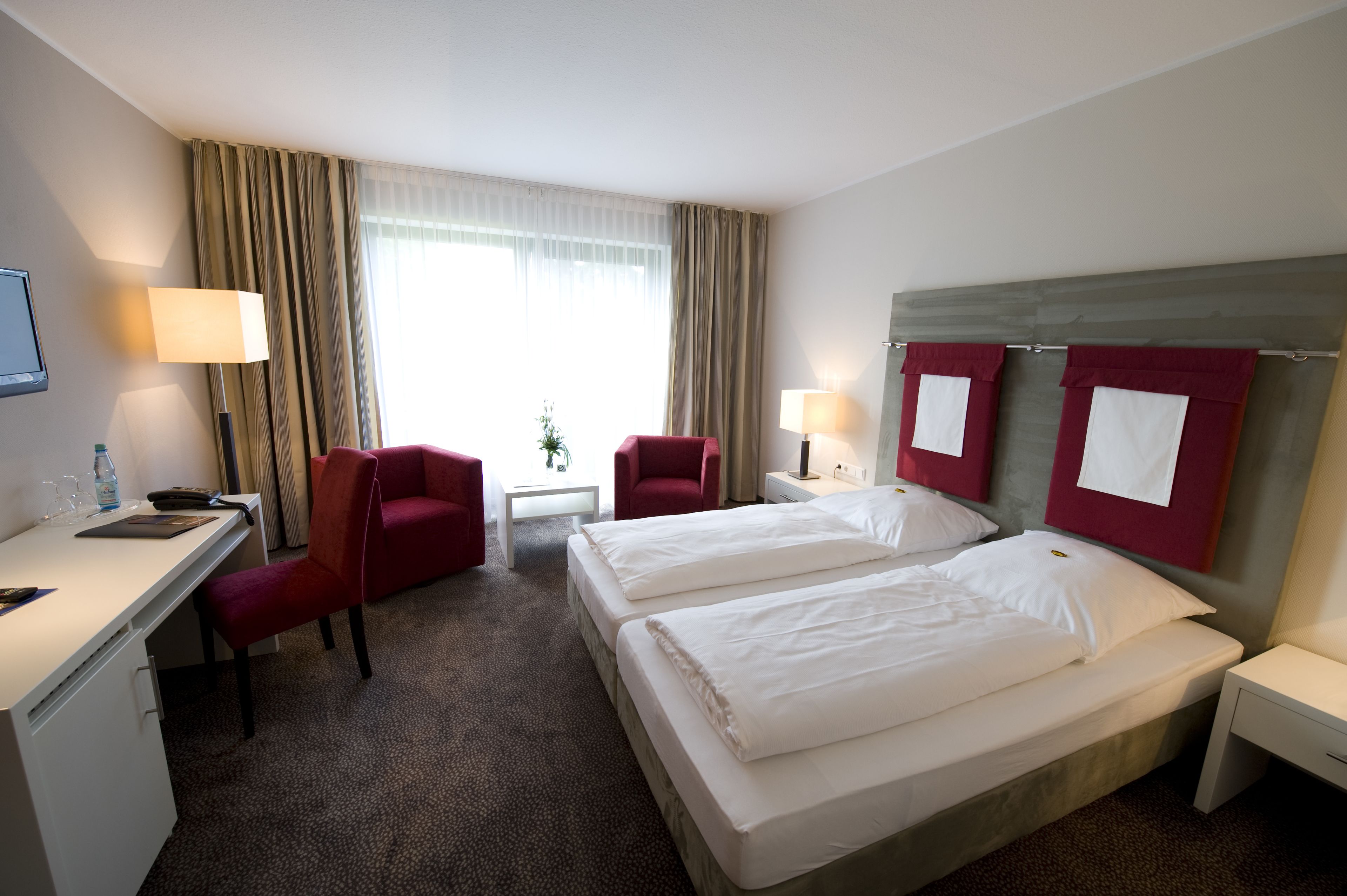 comfort twin room | 1 bedroom, minibar, in-room safe, desk