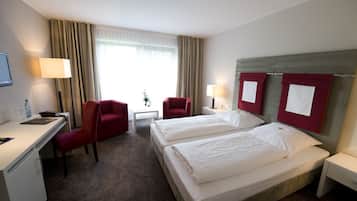 Comfort-Zweibettzimmer | Minibar, Zimmersafe, Schreibtisch, Bügeleisen/Bügelbrett