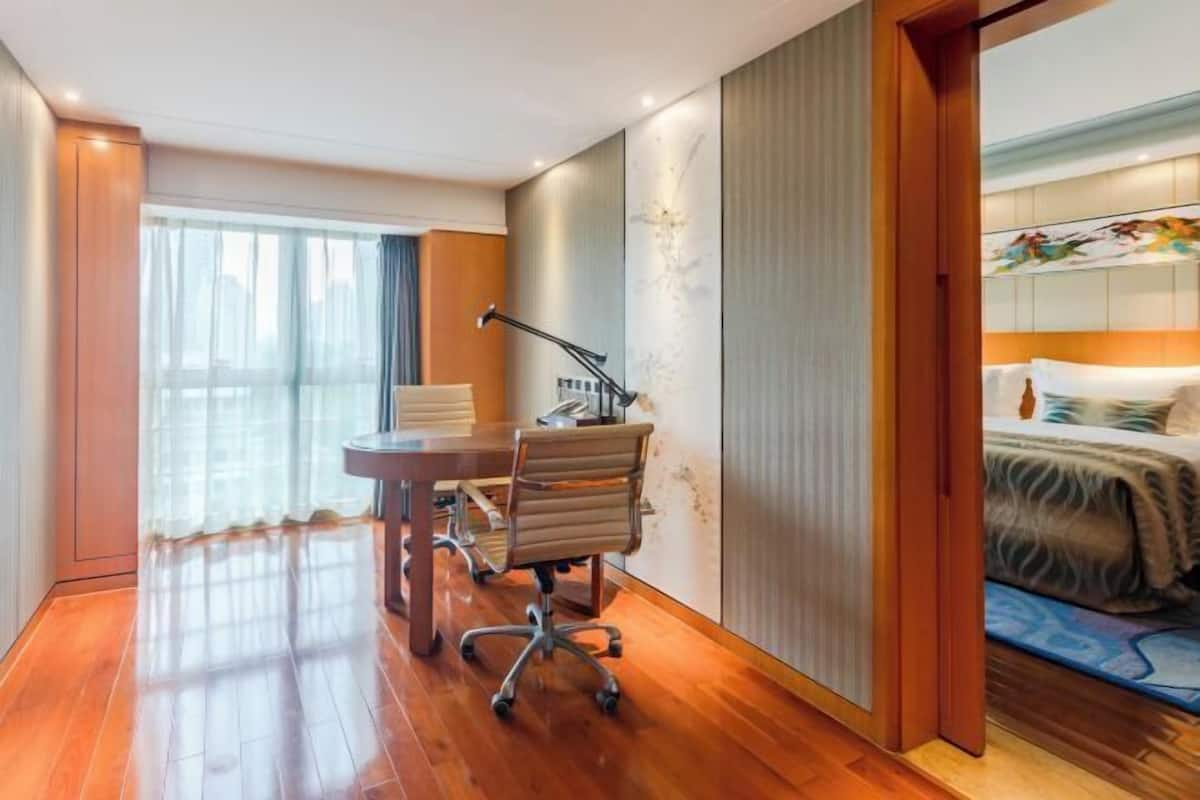 Hochwertige Bettwaren, Daunenbettdecken, Pillowtop-Betten, Minibar