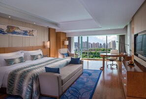 Deluxe kamer, 1 kingsize bed | Kameruitzicht