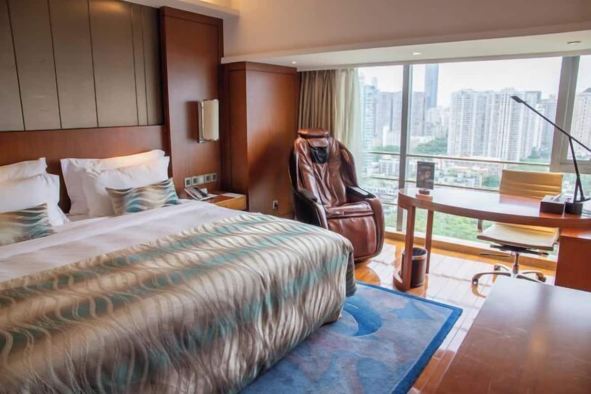 Hochwertige Bettwaren, Daunenbettdecken, Pillowtop-Betten, Minibar