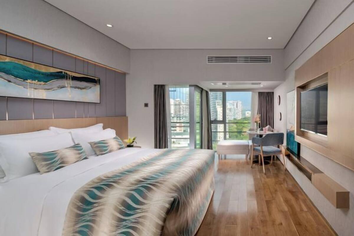 Premium bedding, down duvets, pillow-top beds, minibar