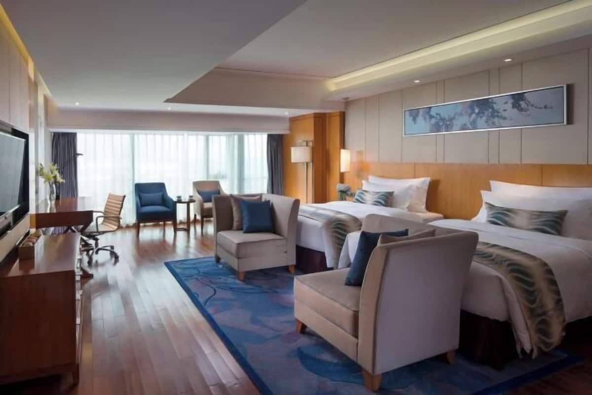 Hochwertige Bettwaren, Daunenbettdecken, Pillowtop-Betten, Minibar