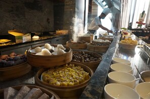 Desayuno buffet todos los días (con cargo) 