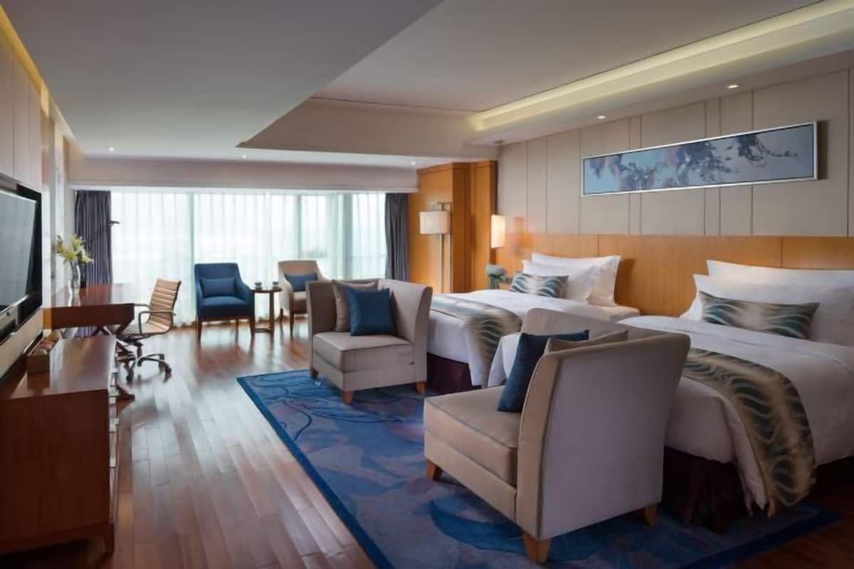Hochwertige Bettwaren, Daunenbettdecken, Pillowtop-Betten, Minibar