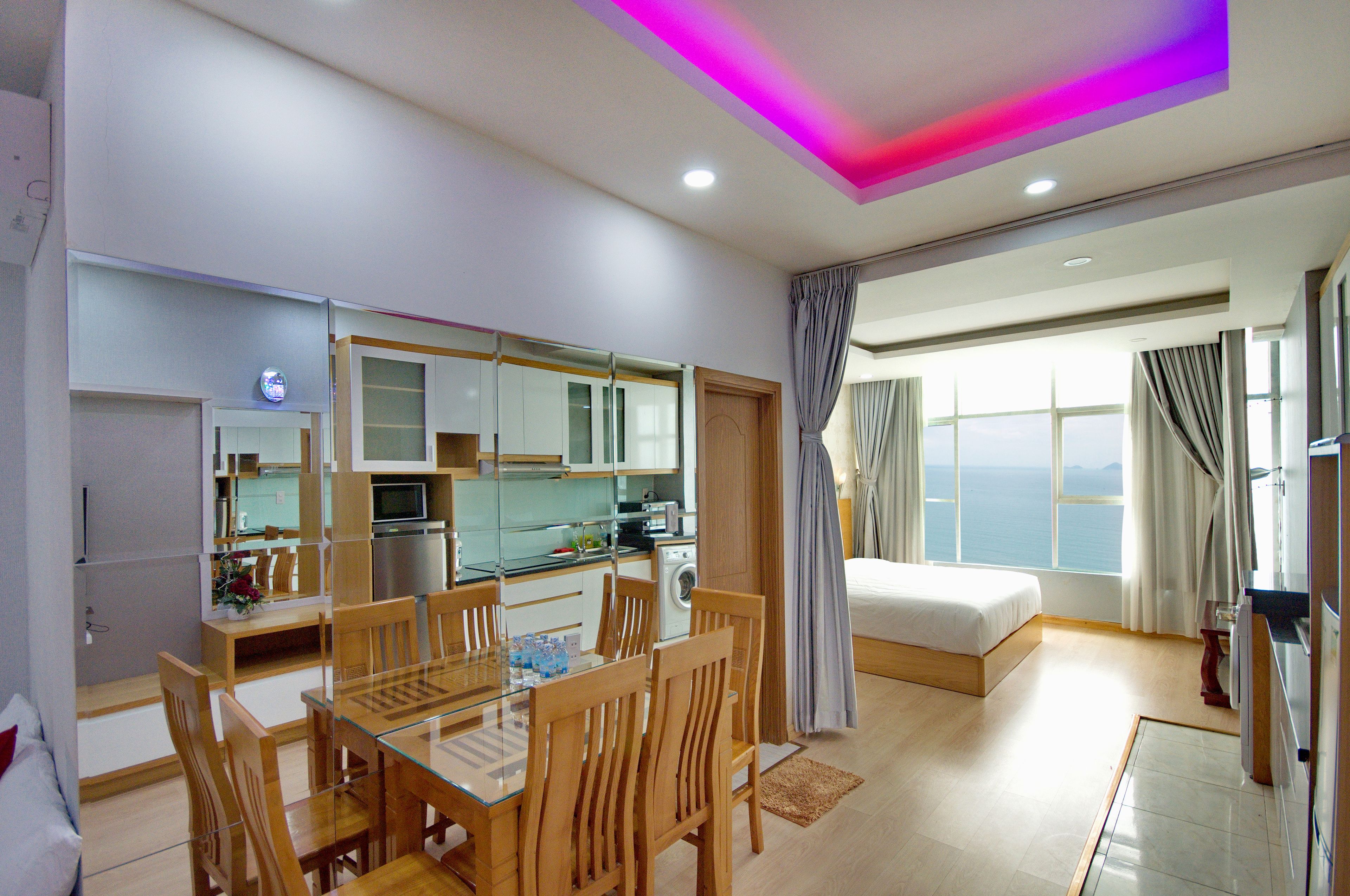 Basic Apartment, 1 Bedroom, Ocean View | In-room dining