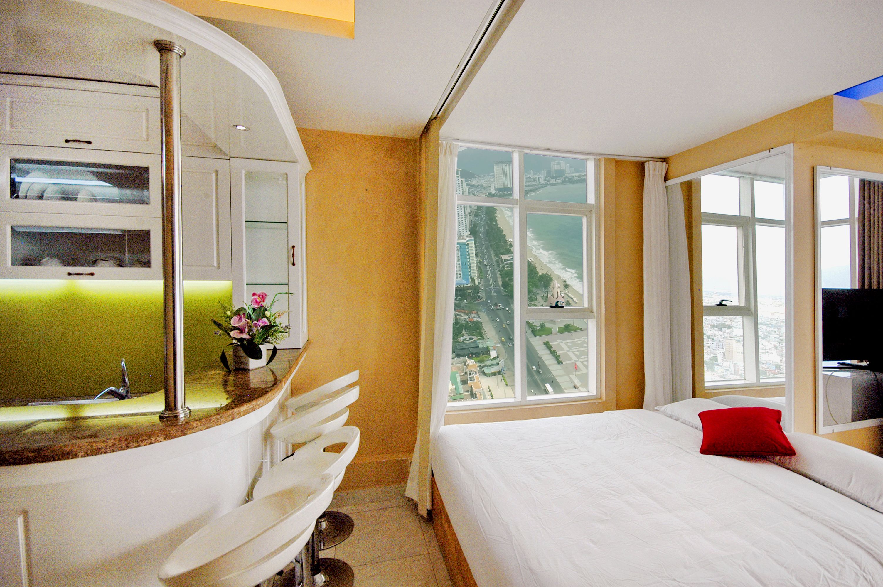 Luxury Apartment, 1 Bedroom, Ocean View | 1 bedroom, premium bedding, minibar, in-room safe