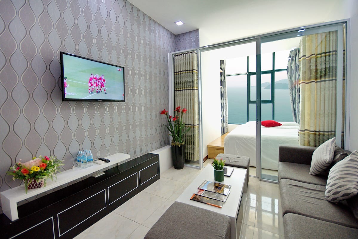 สแตนดาร์ดอพาร์ทเมนท์, 2 ห้องนอน, วิวทะเล | บริเวณนั่งเล่น | ทีวี, เตาผิง, เครื่องเล่นดีวีดี, ภาพยนตร์แบบจ่ายต่อเรื่อง