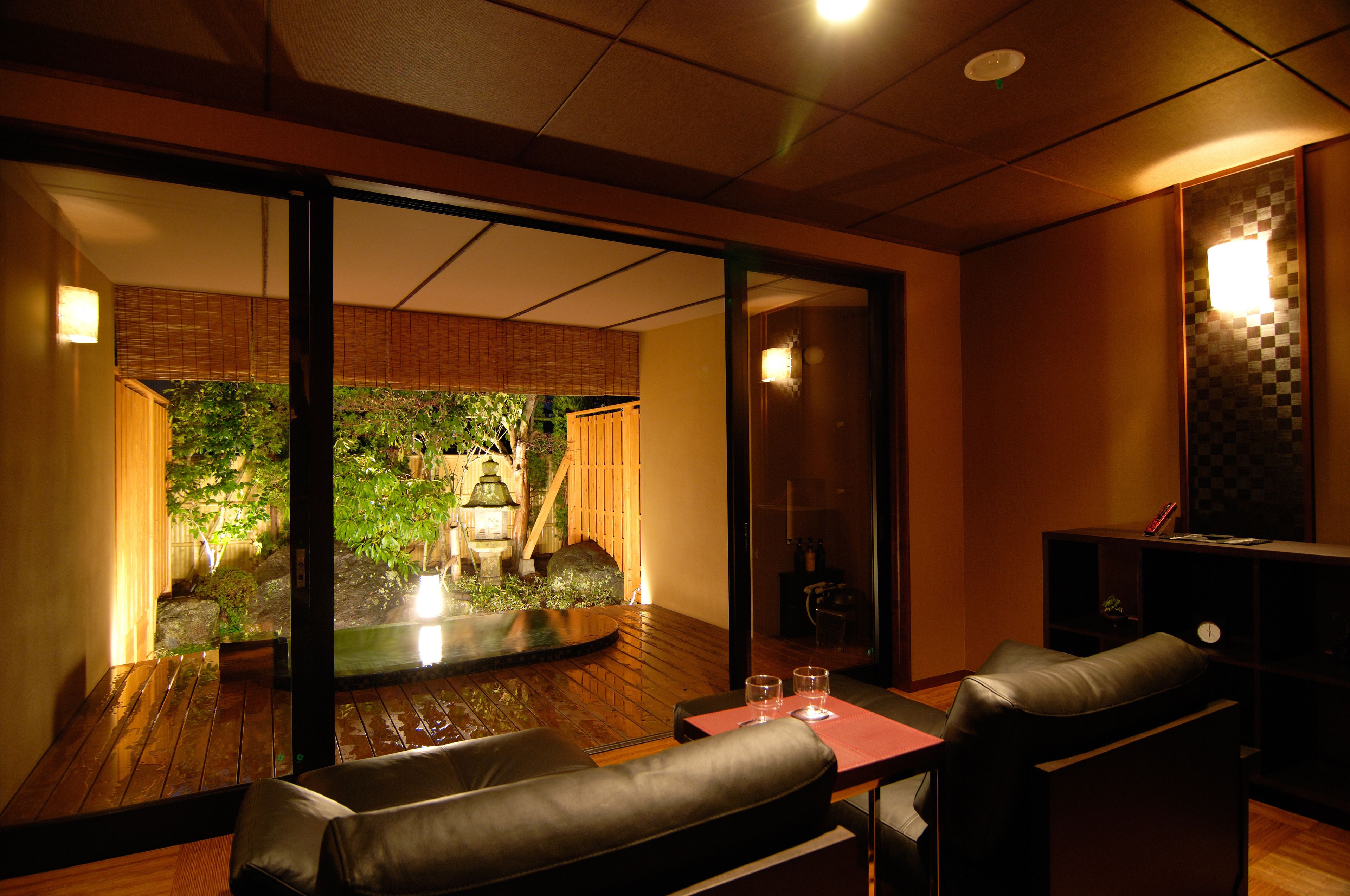 Suối nước nóng