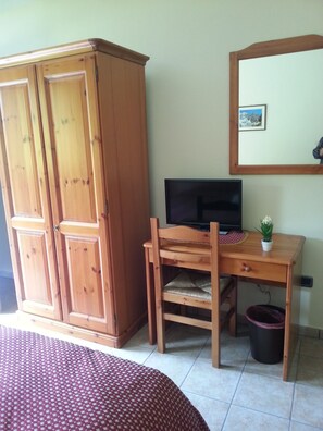 Double or Twin Room | 6 bedrooms, premium bedding, down comforters, desk
