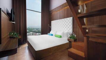 In-room safe, desk, laptop workspace, blackout drapes