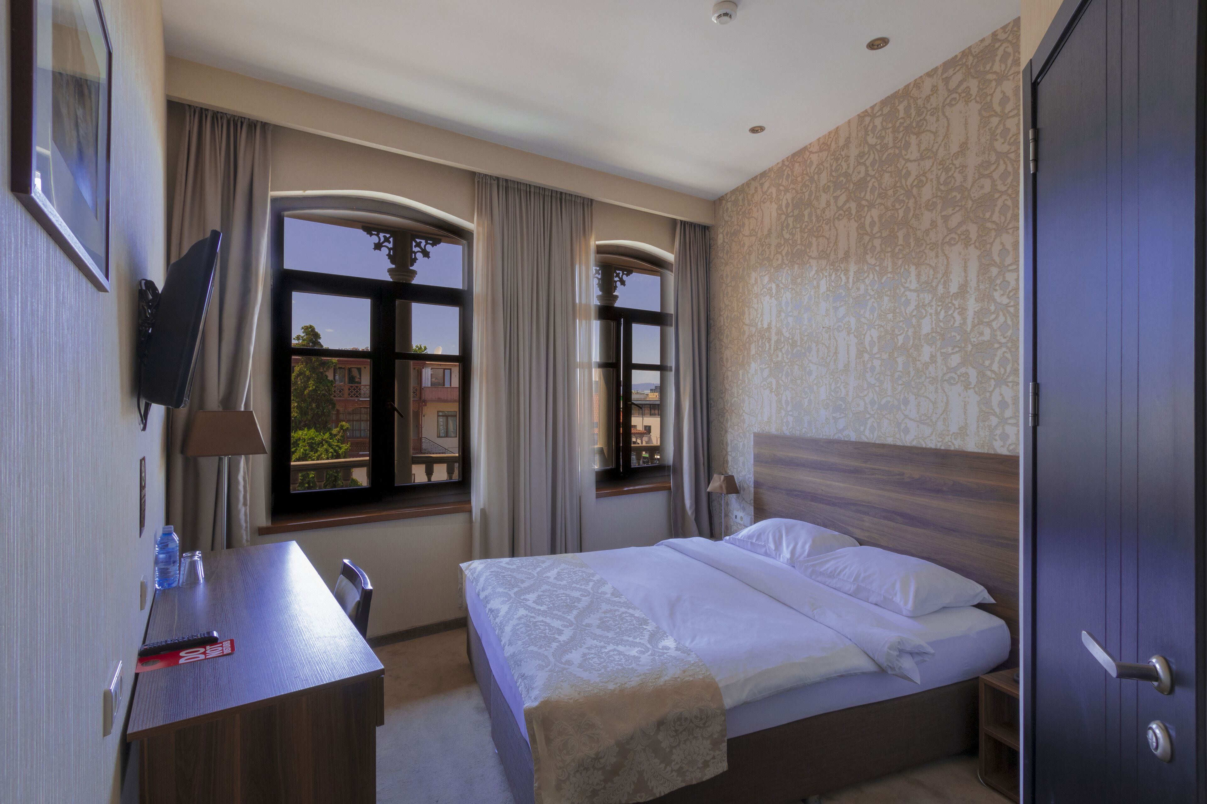 economy double room | premium bedding, minibar, in-room safe, desk