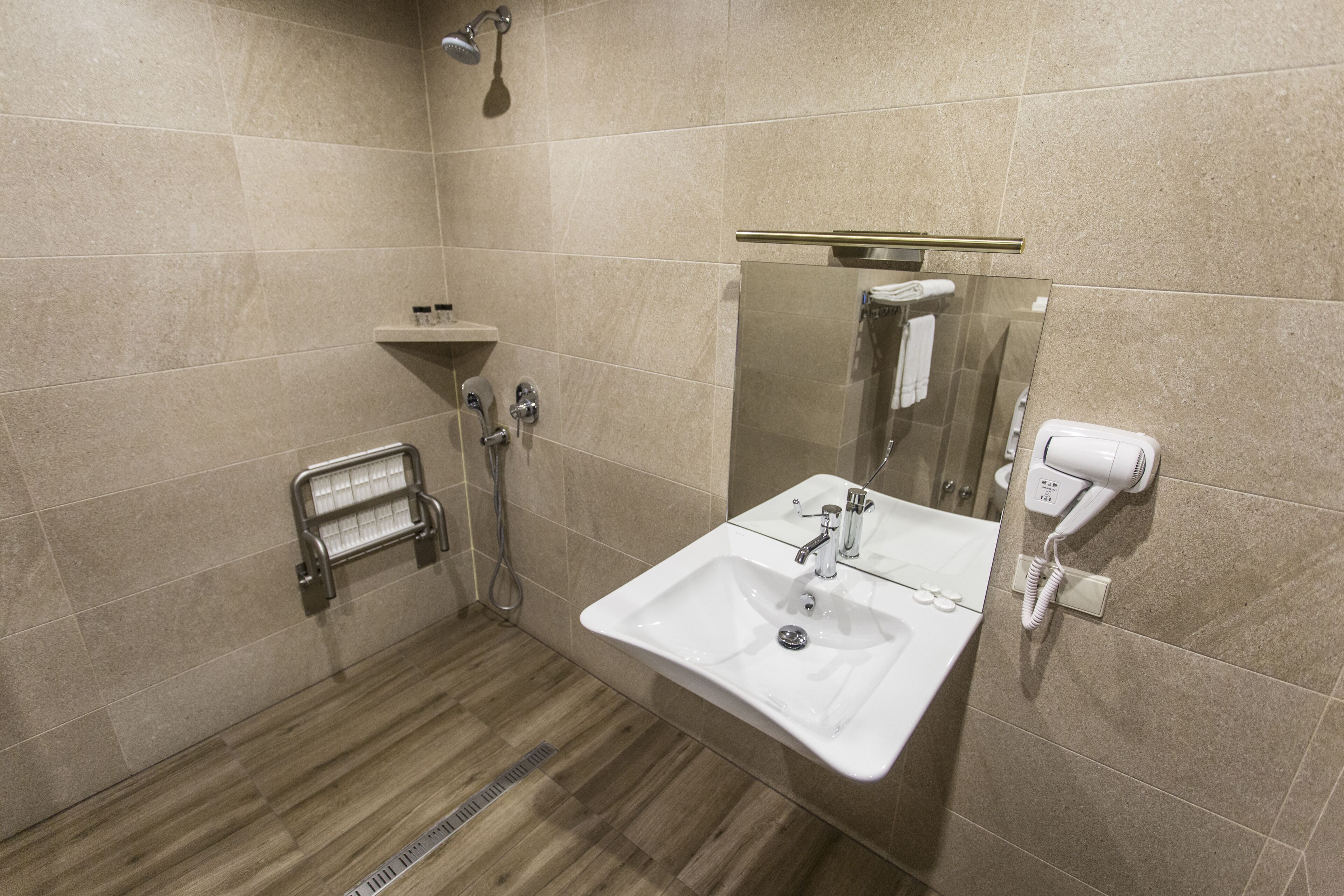 double room, accessible | bathroom | rainfall showerhead, free toiletries, hair dryer, slippers
