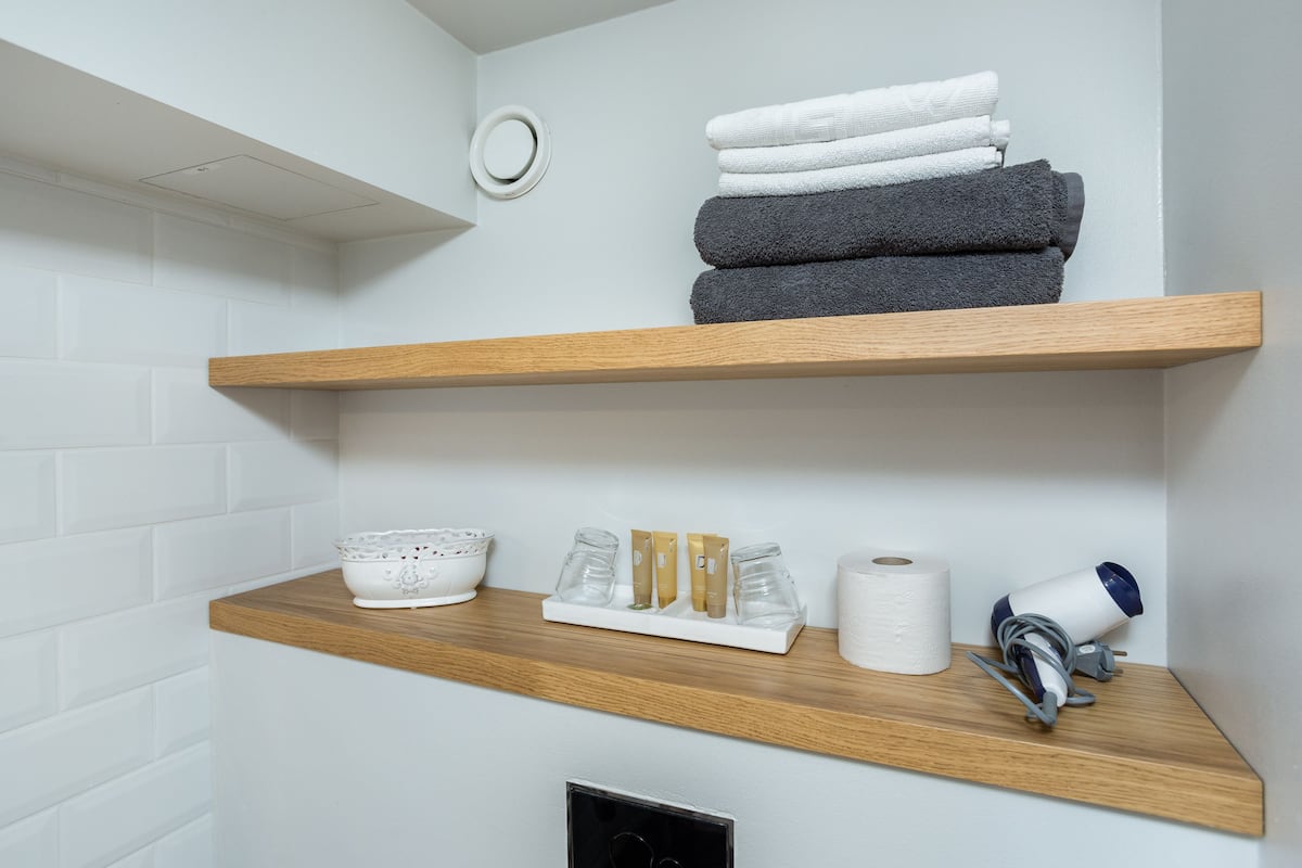 Three Sisters Apartments | Bilik Mandi | Pancuran mandi, kelengkapan dandanan diri percuma, pengering rambut