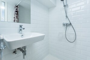 Marzipan Suite | Bathroom | Shower, free toiletries, hair dryer, slippers