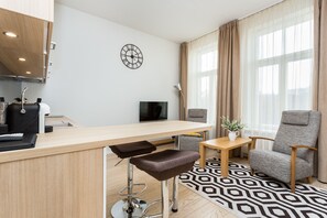 Katharina Suite | Skrivebord, lydisolert, strykejern/-brett og barnesenger (inkludert)