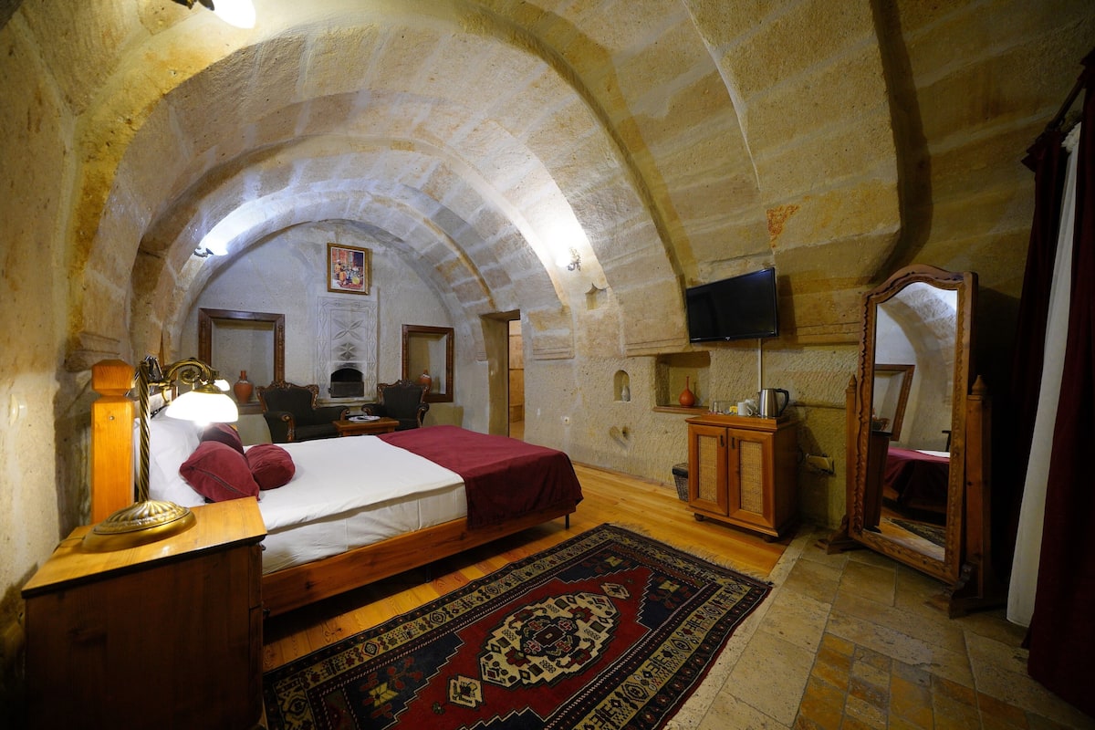 1 bedroom, premium bedding, minibar, in-room safe