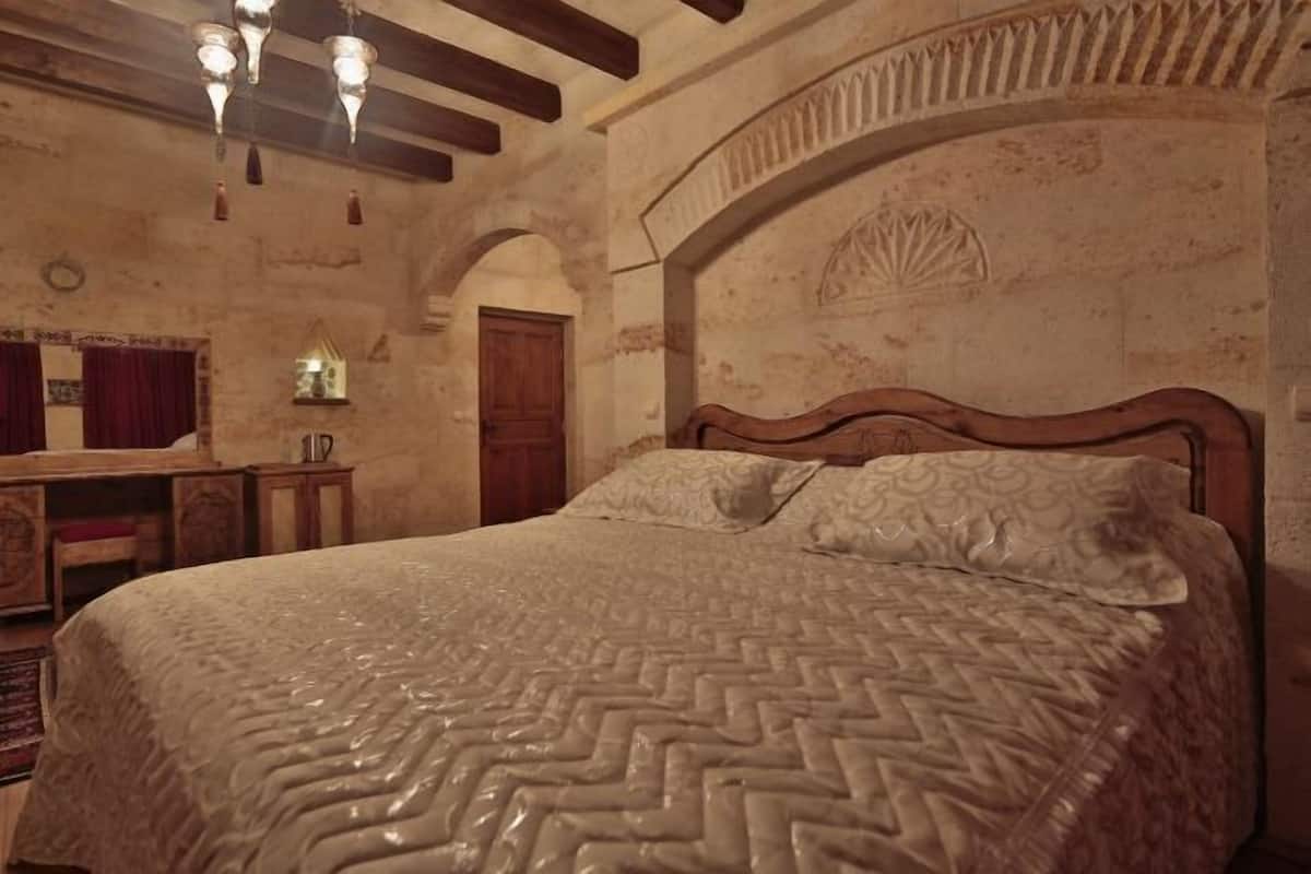 Premium bedding, minibar, in-room safe, soundproofing