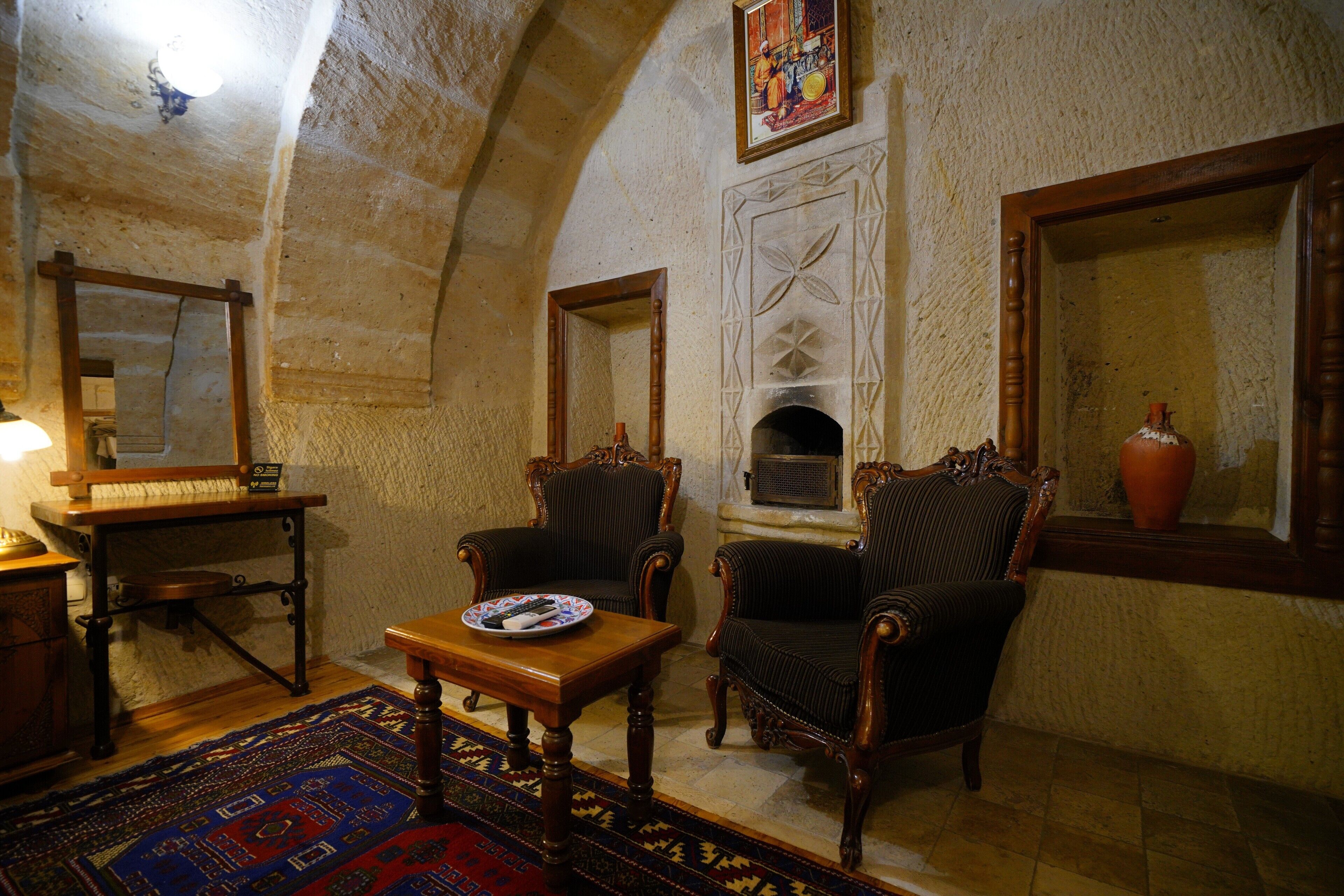 Photo - Harman Cave Hotel