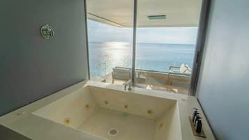 Rainfall showerhead, free toiletries, hair dryer, bathrobes