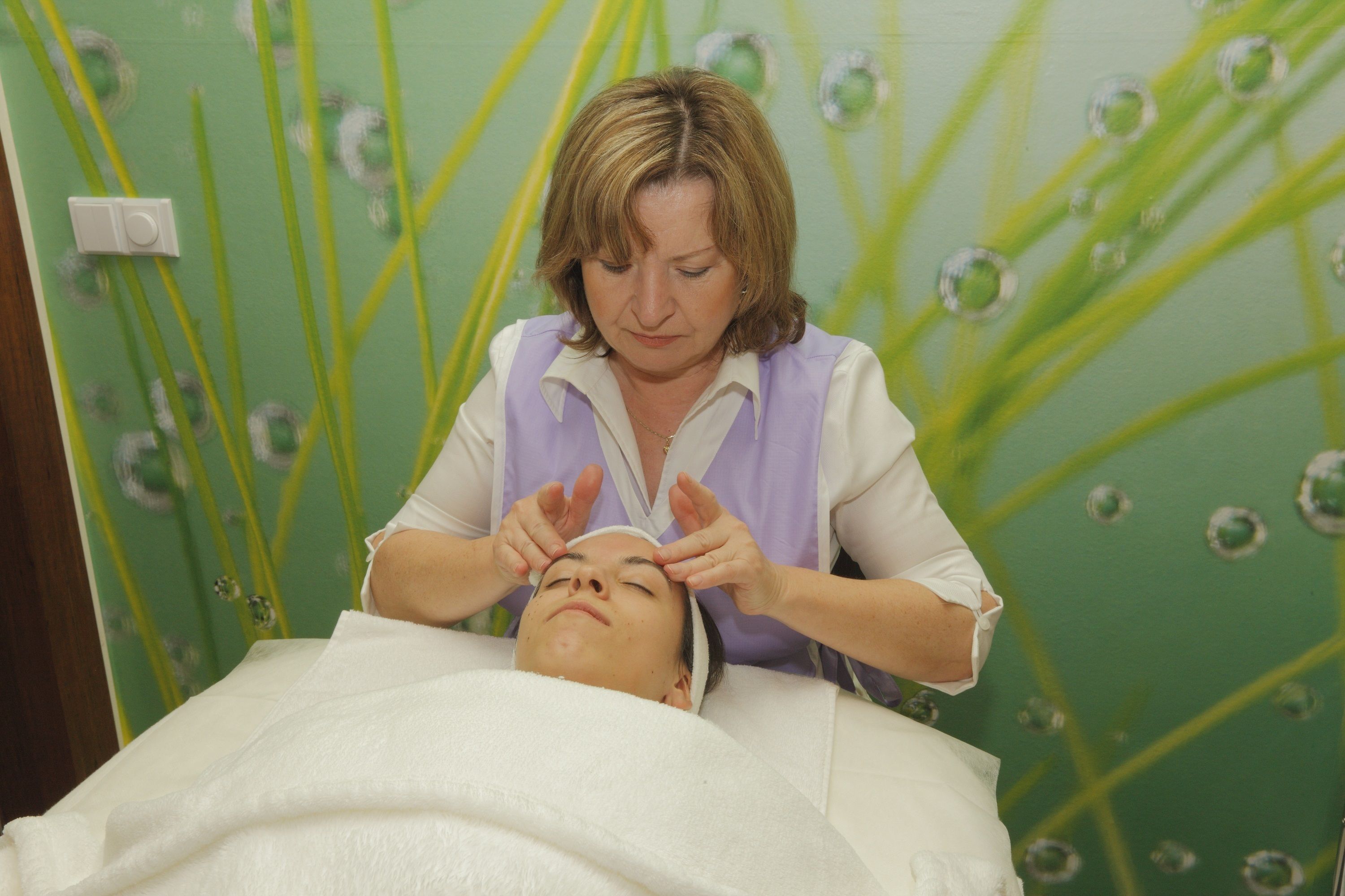 sauna, steam room, hot stone massages, deep-tissue massages