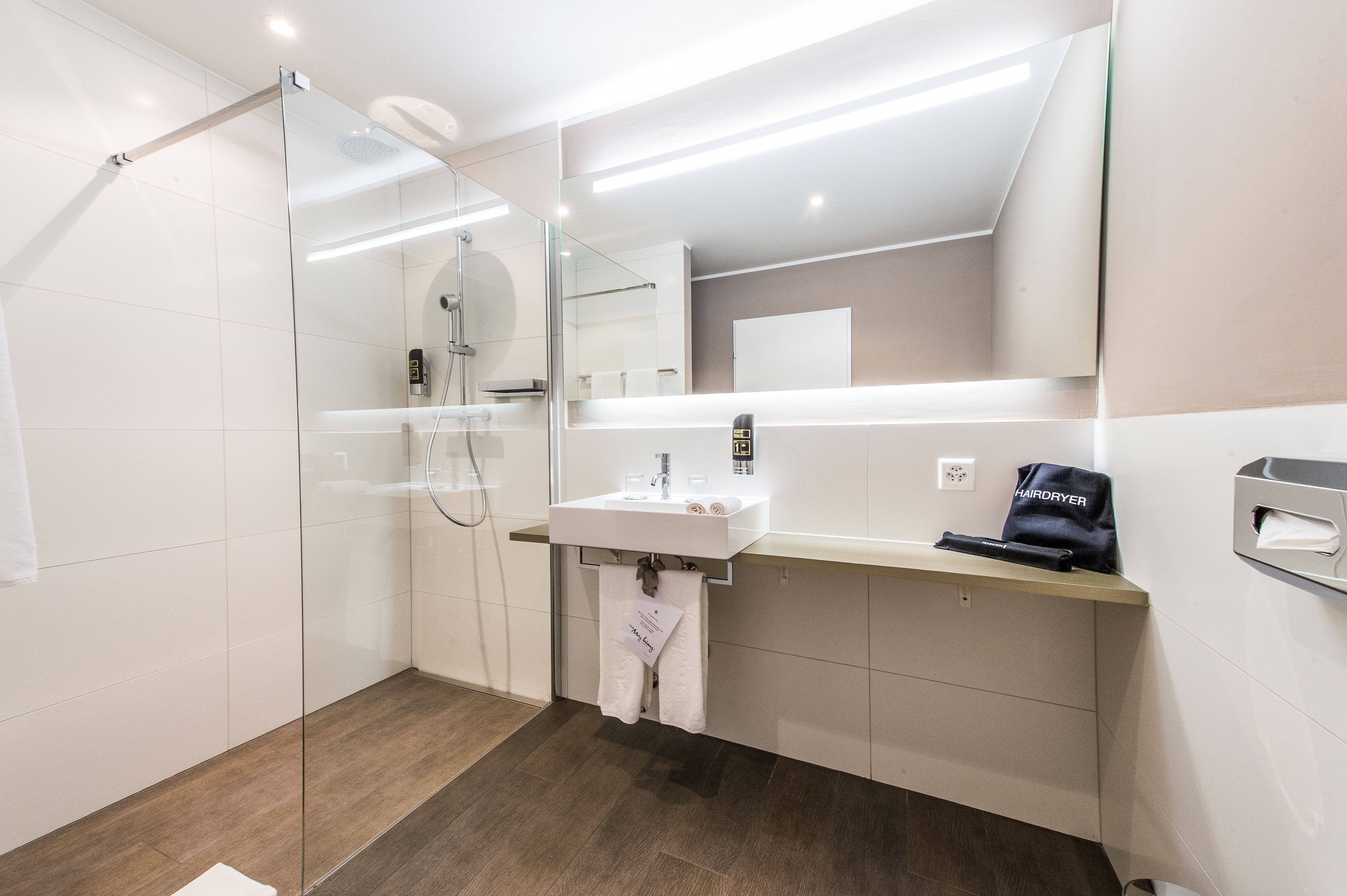 shower, rainfall showerhead, free toiletries, hair dryer