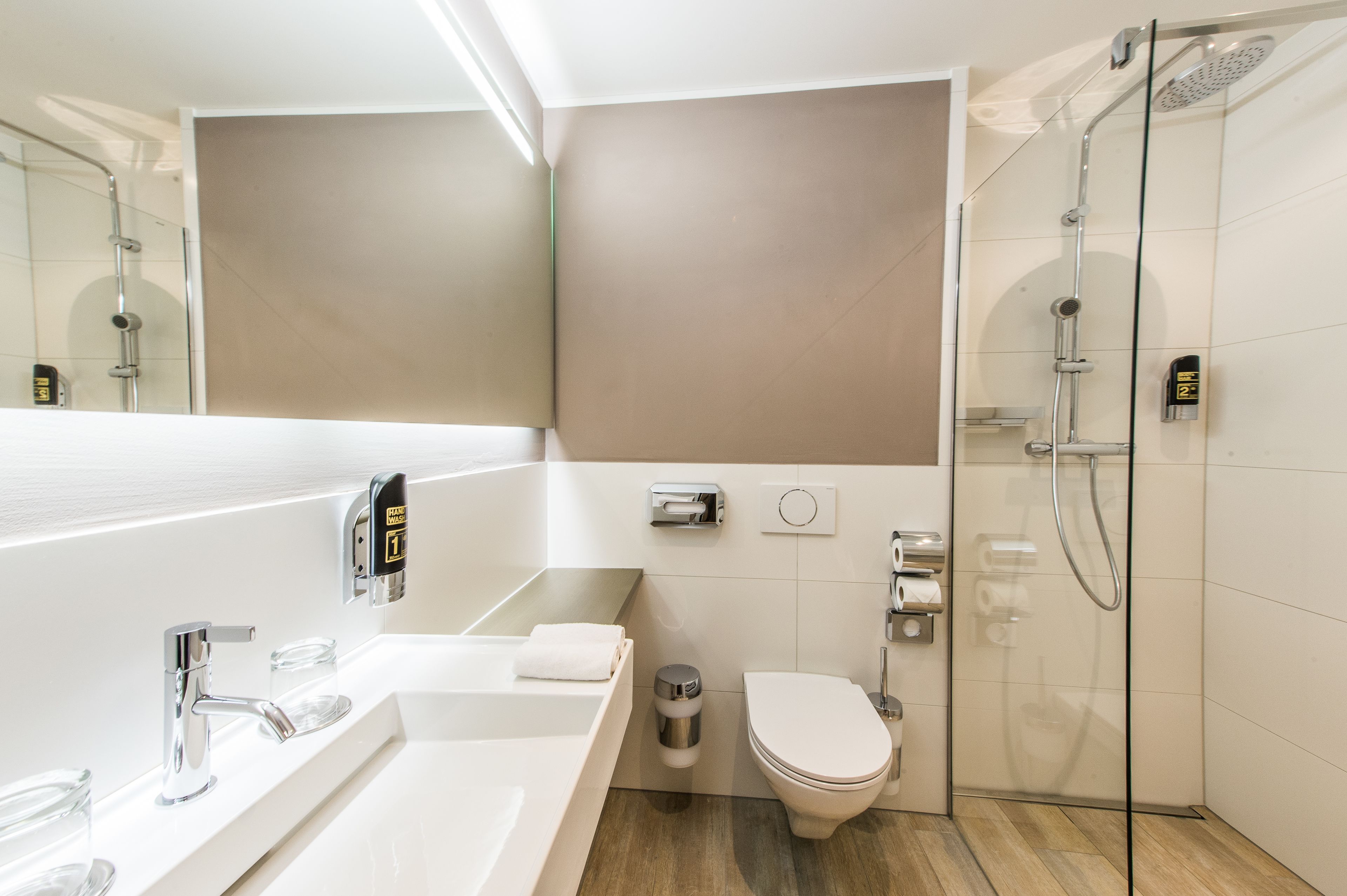 shower, rainfall showerhead, free toiletries, hair dryer