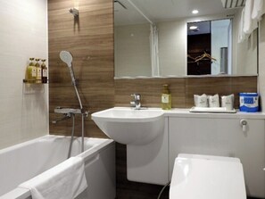 Combined shower/bathtub, deep-soaking bathtub, free toiletries - Hotel Union (Kagoshima)