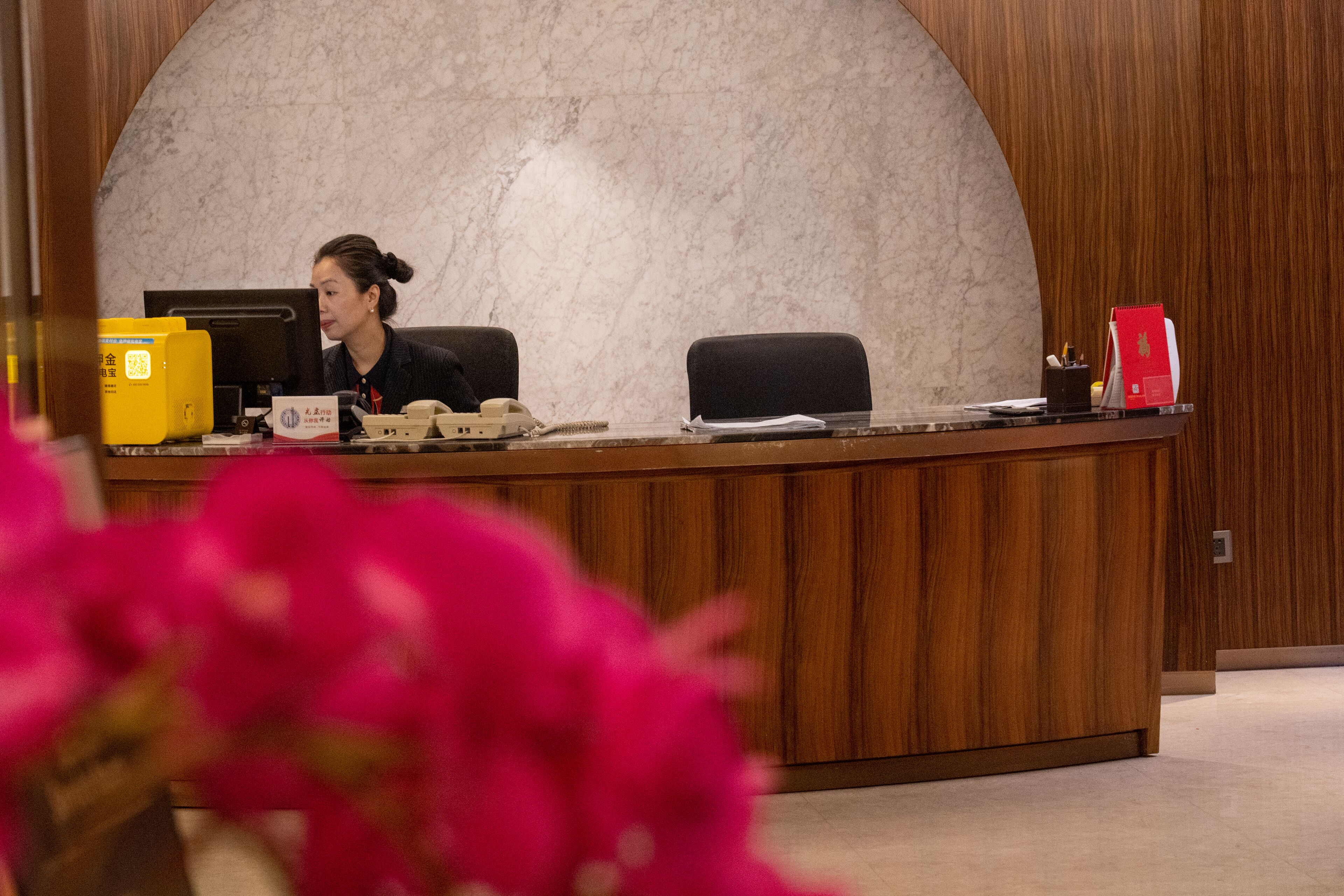 3 restaurants, breakfast, lunch, dinner served; chinese cuisine