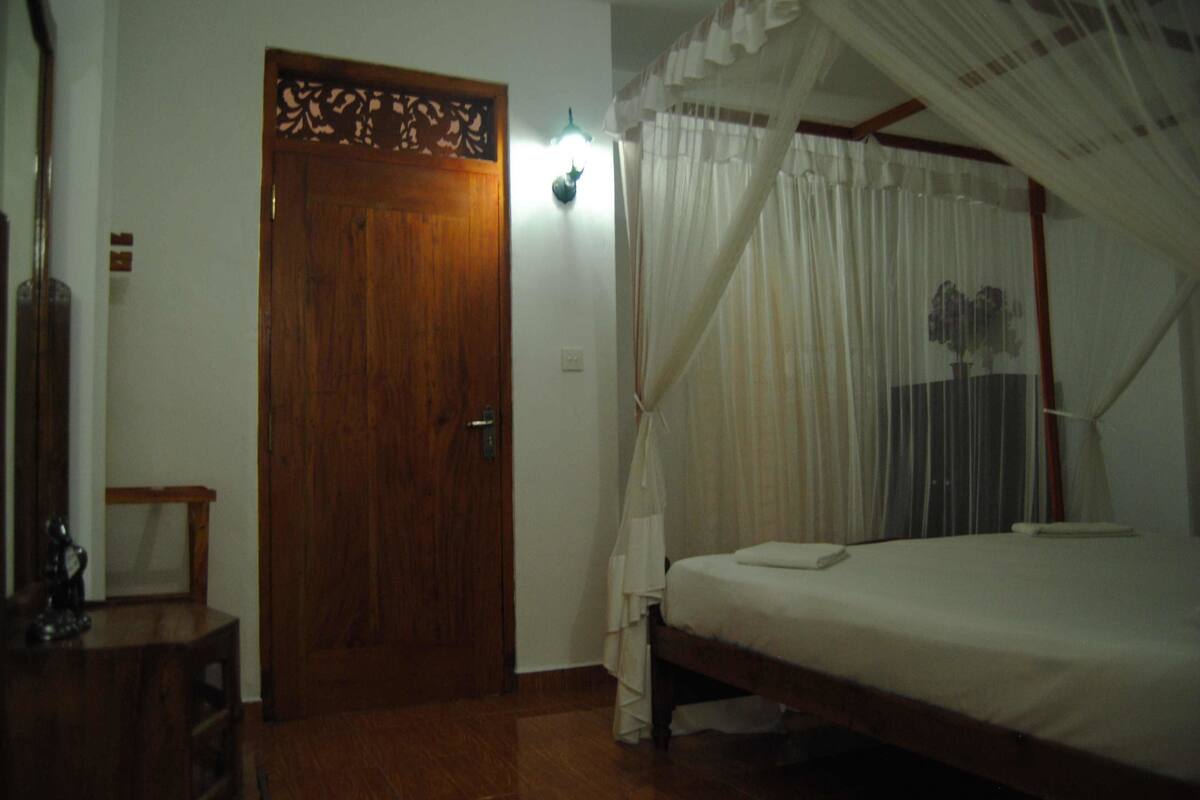 1 kamar tidur dan didekorasi berbeda-beda