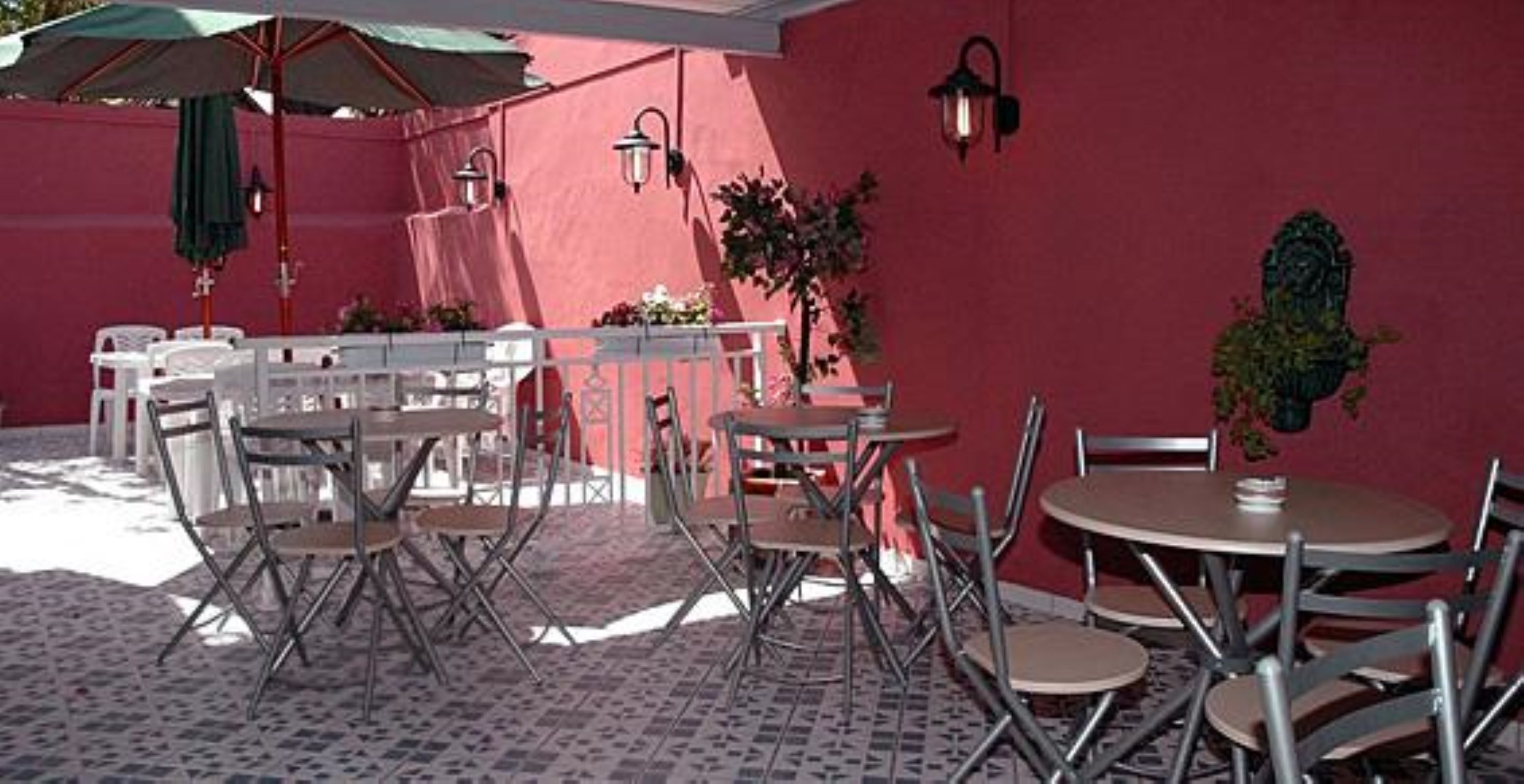 Petit déjeuner continental (5 EUR par personne)