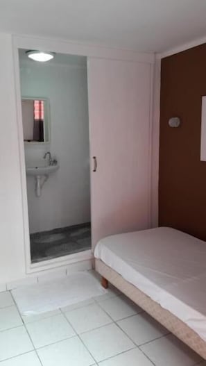 Verdunkelungsvorhänge, schallisolierte Zimmer, Bettwäsche