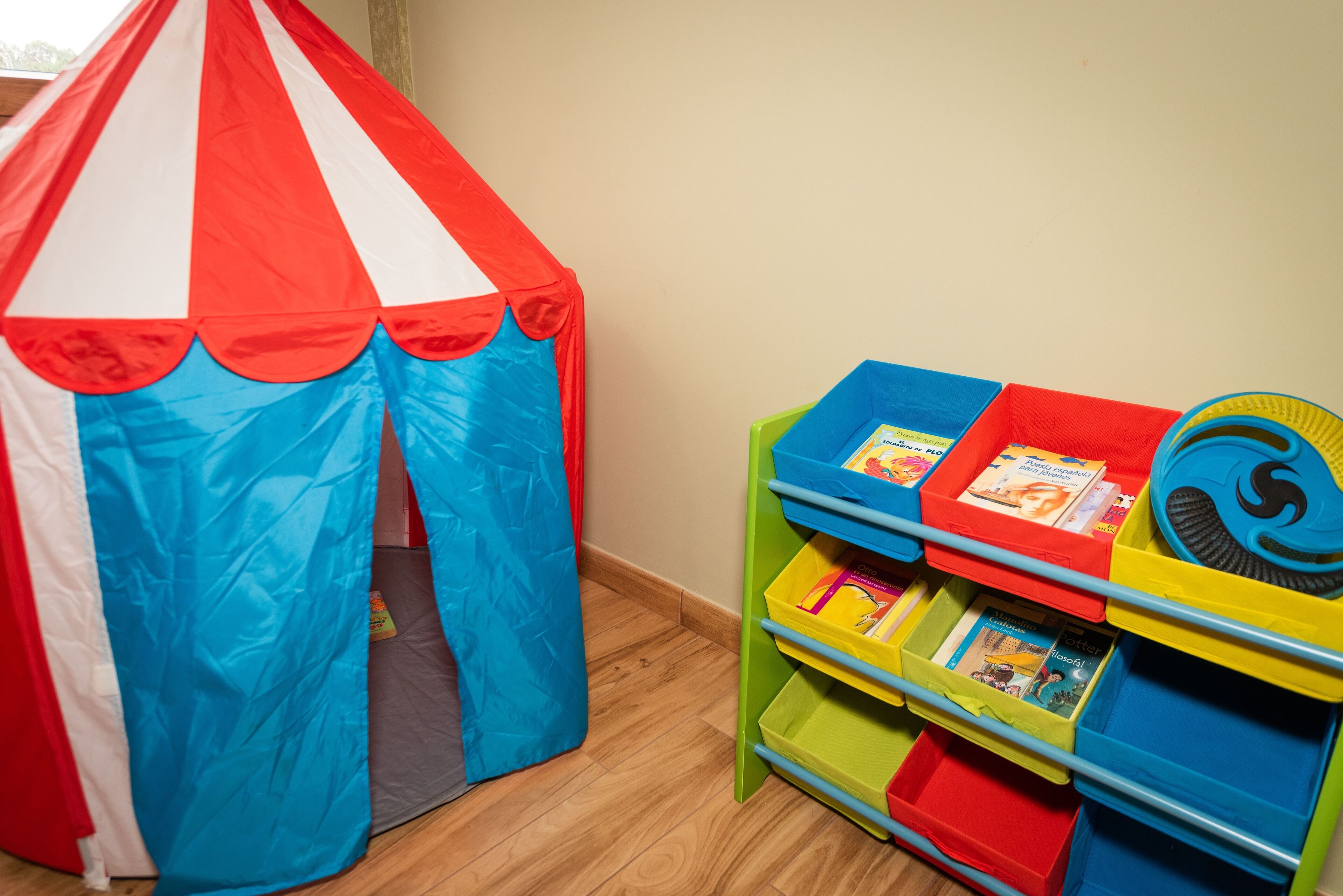 Área de juegos infantiles techada
