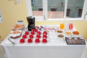Breakfast, lunch and dinner served - Hotel Gabana (Hpa-An)