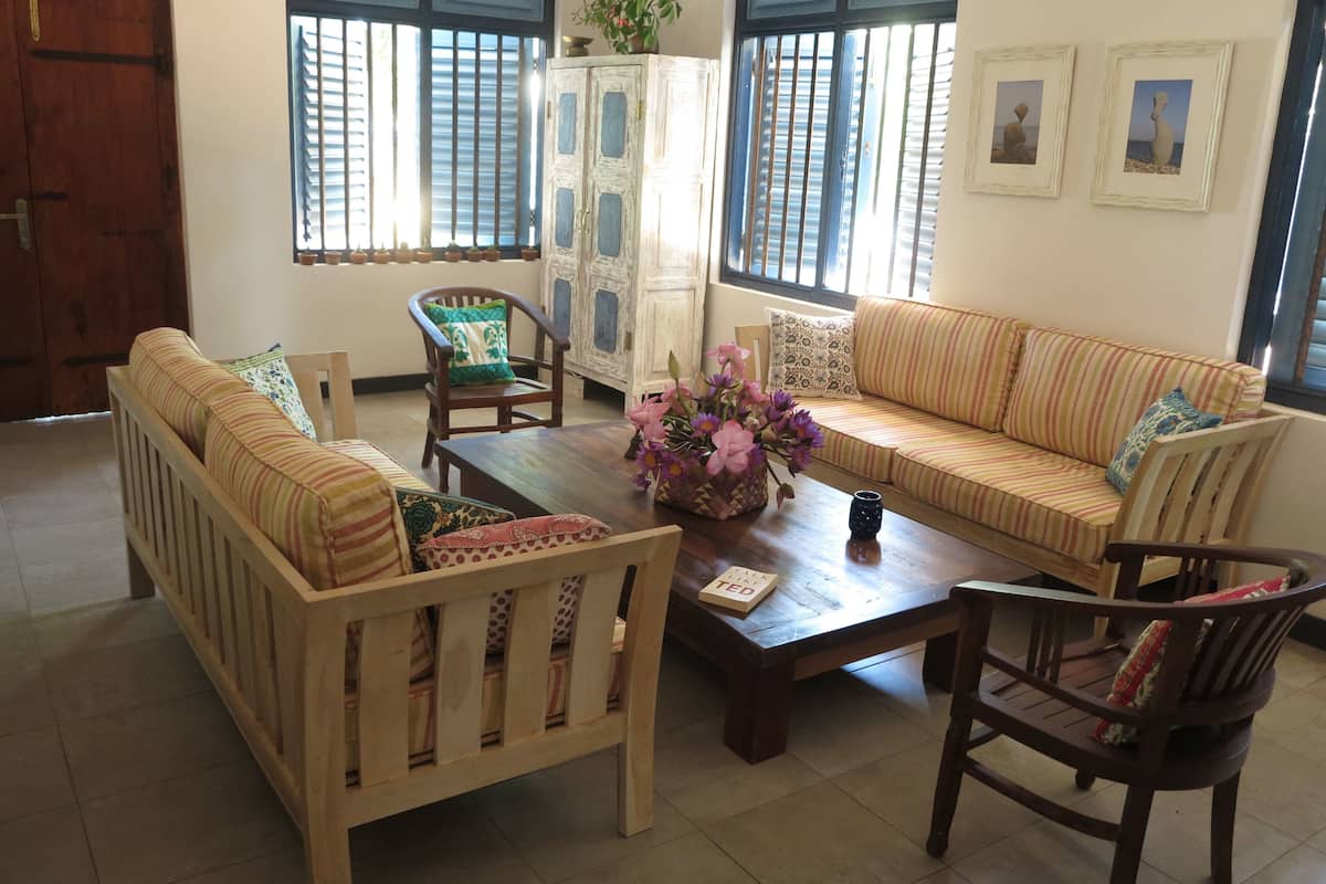 villa | premium bedding, in-room safe, desk, blackout curtains