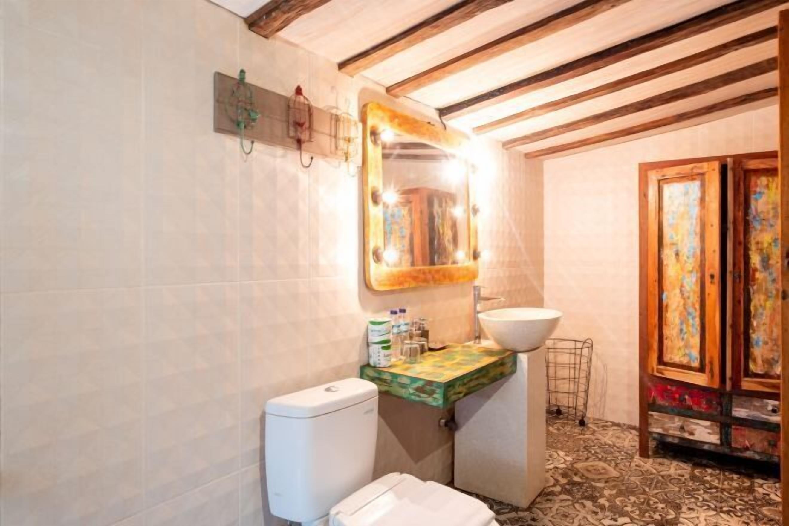 Salle de bain | Douche, pomme de douche hydromassante, articles de toilette (gratuits)