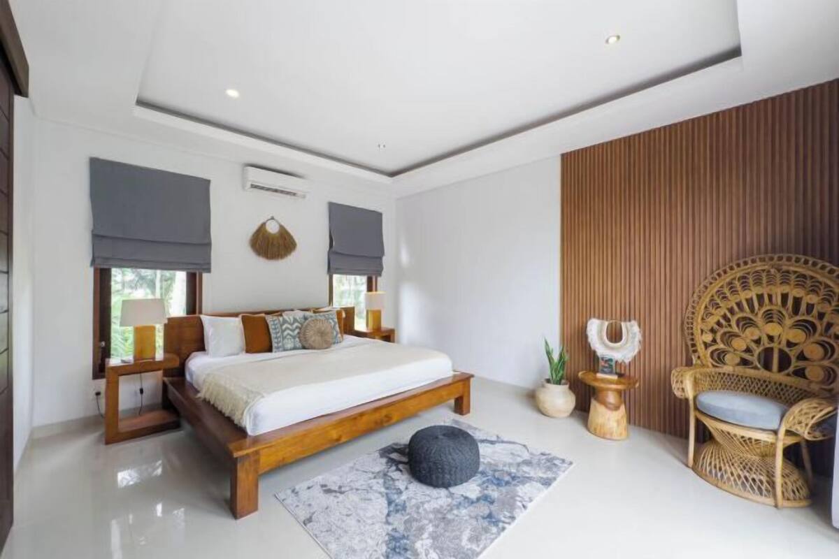 Két bảo mật tại phòng, trang bị nội thất với thiết kế riêng biệt, bàn