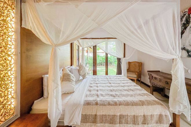 Két bảo mật tại phòng, trang bị nội thất với thiết kế riêng biệt, bàn 