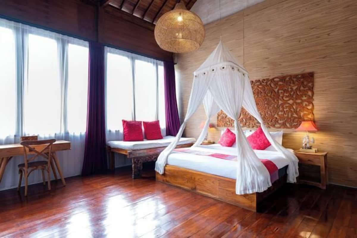 Két bảo mật tại phòng, trang bị nội thất với thiết kế riêng biệt, bàn