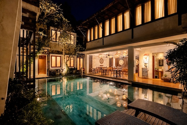 Outdoor pool, sun loungers