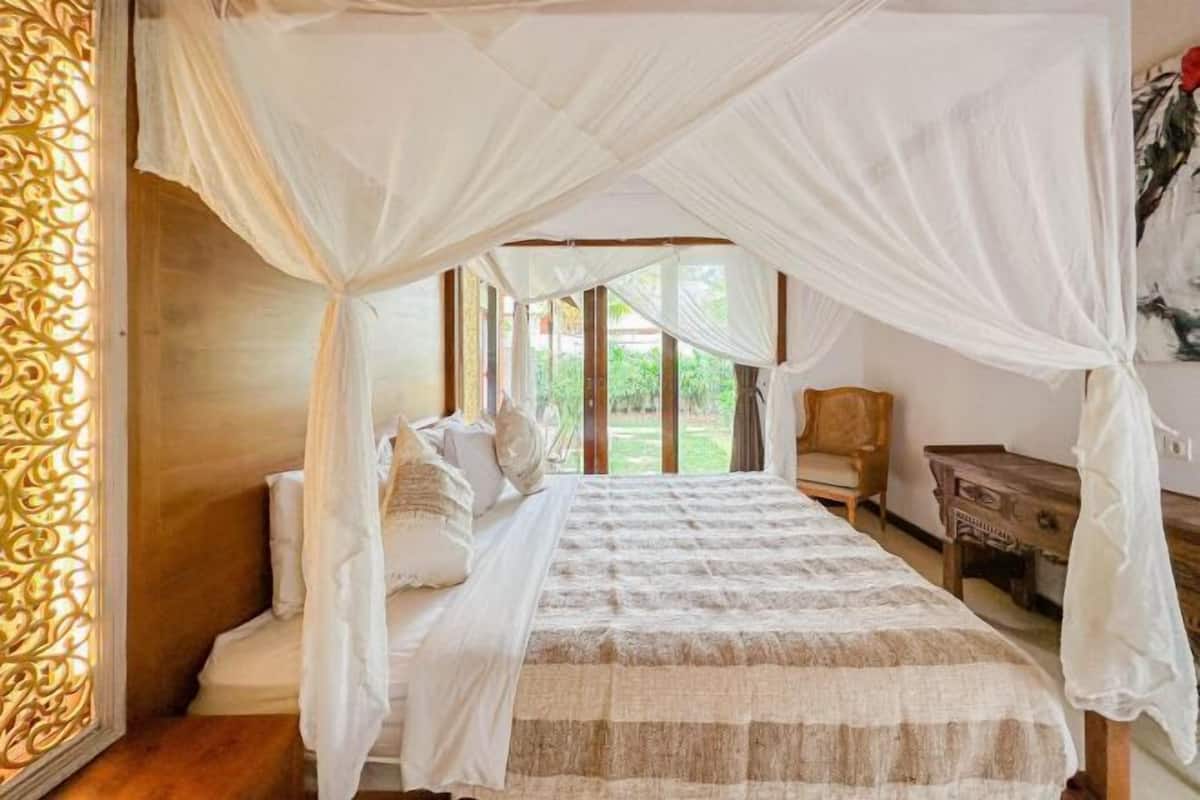 In-room safe, individually furnished, desk, free WiFi