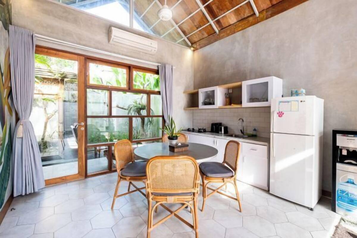 Cuisine privée | Mini-réfrigérateur, bouilloire électrique, essuie-tout