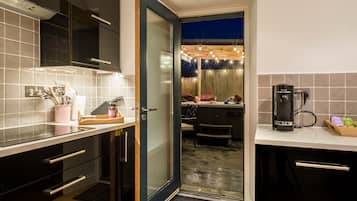 Casa de campo de lujo, 1 cama King size, hidromasaje | Cocina privada | Refrigerador con congelador, microondas, horno y parrilla de estufa