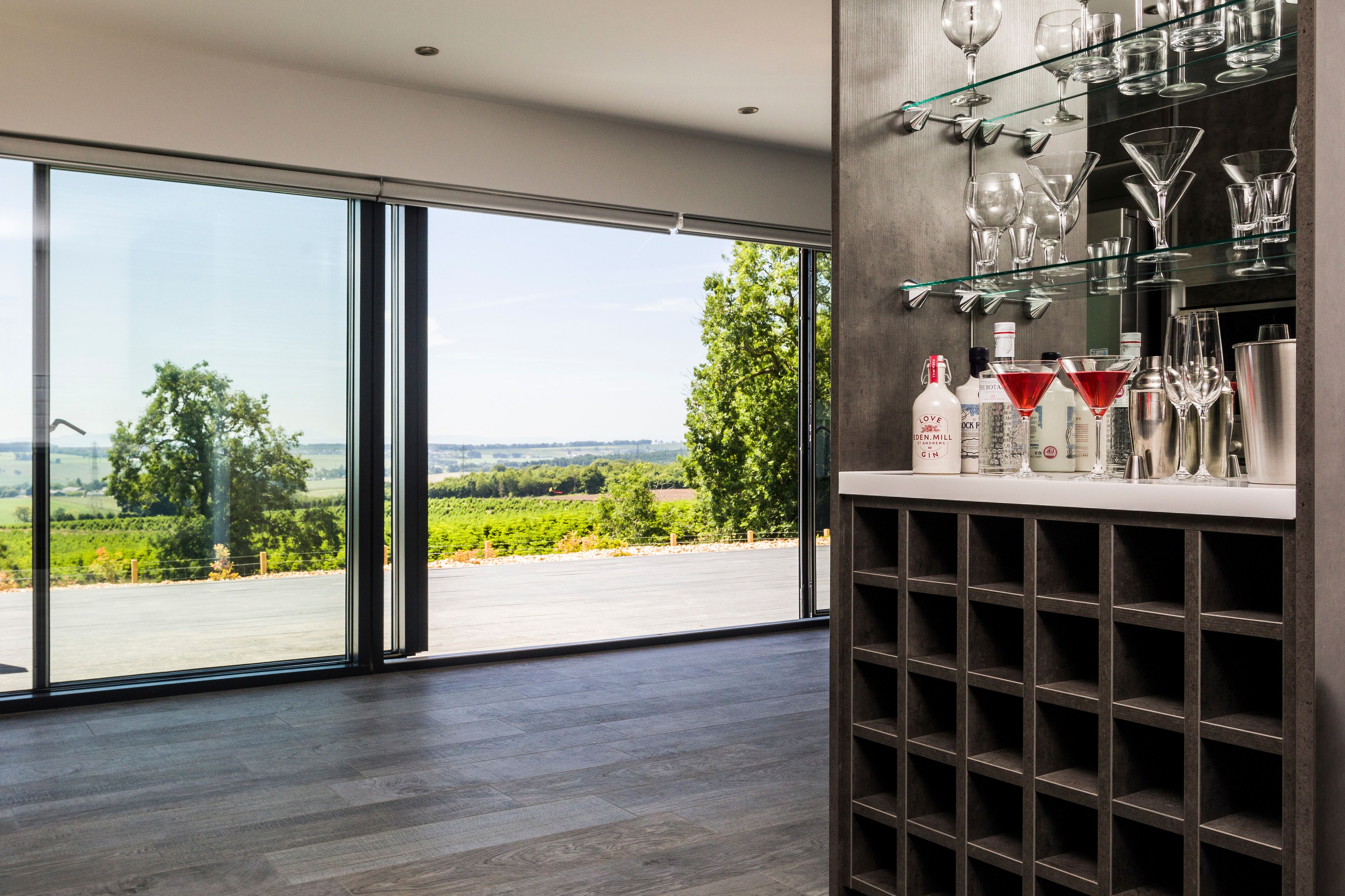 Executive Suite, 1 King Bed, Hot Tub | In-room dining