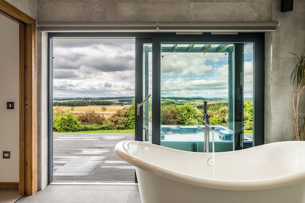 Honeymoon Apartment, 1 King Bed, Hot Tub | Private spa tub