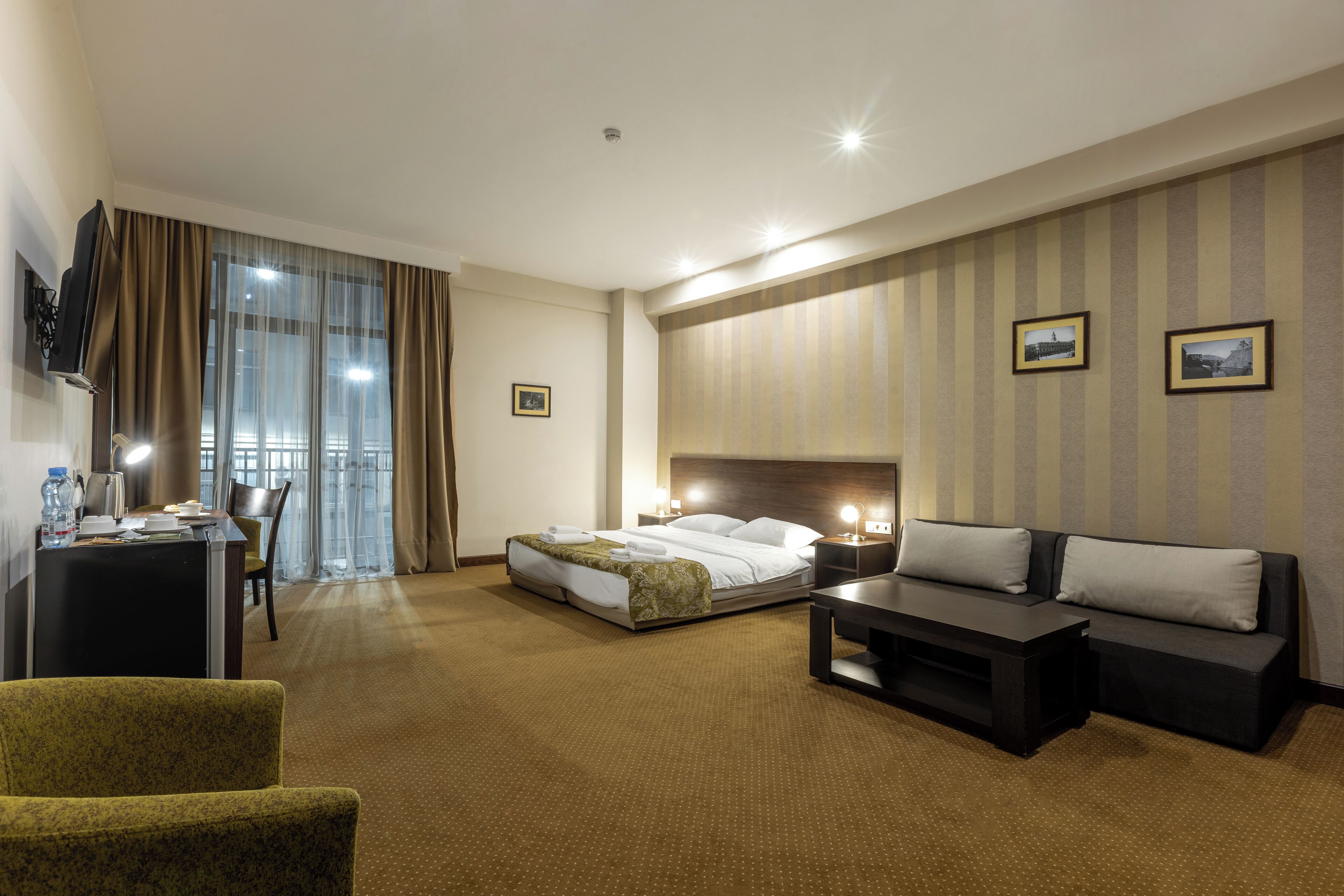 studio, accessible | 2 bedrooms, minibar, in-room safe, desk