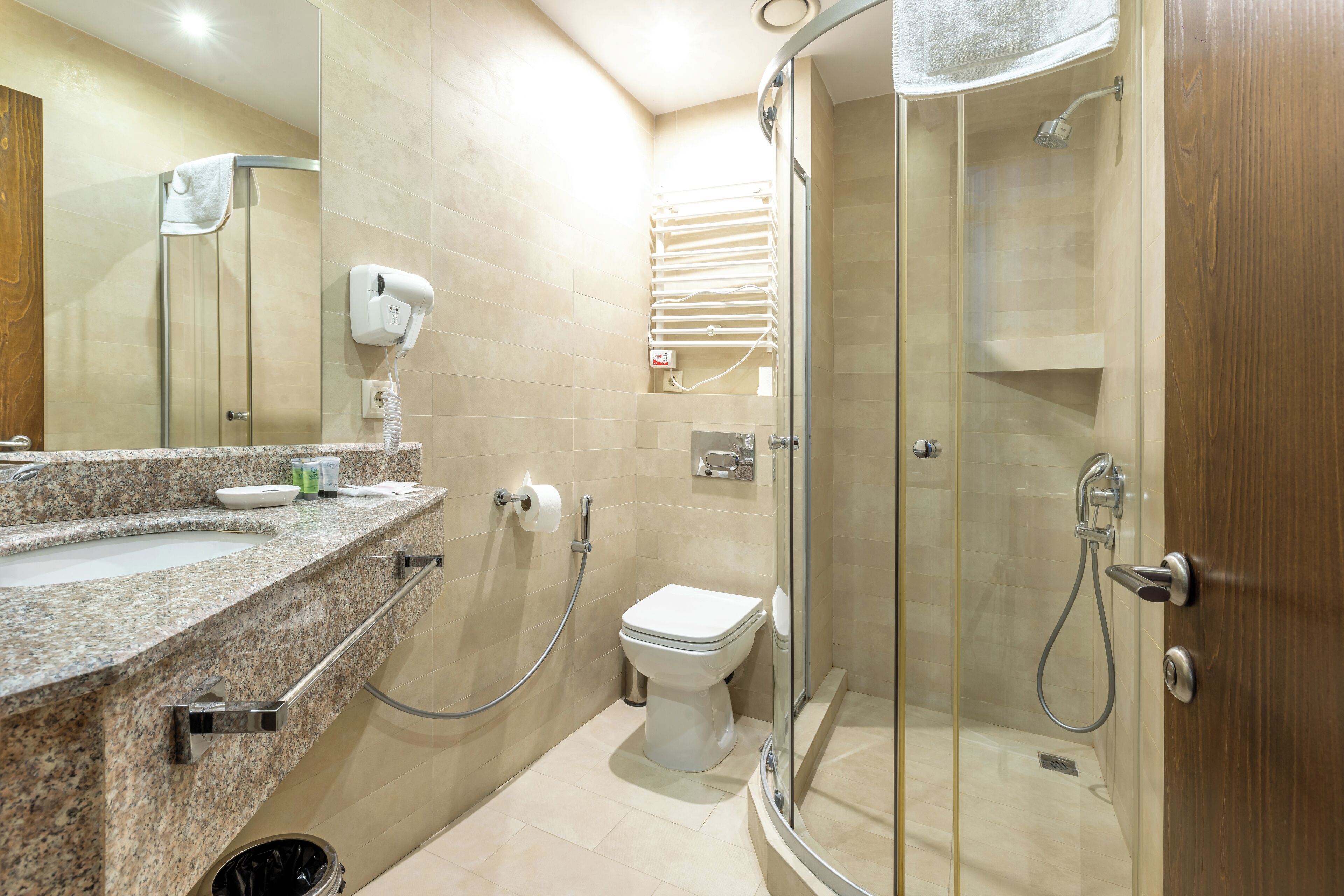 family room, 2 bedrooms | bathroom | free toiletries, hair dryer, bathrobes, slippers