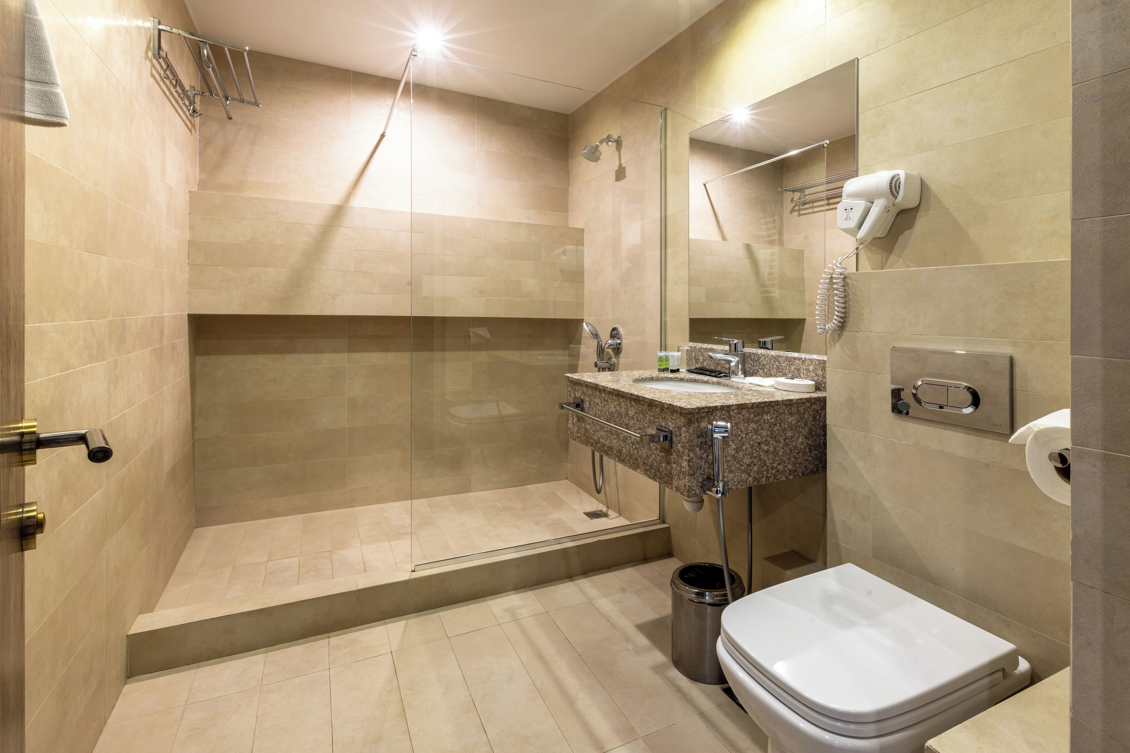junior suite, terrace | bathroom | free toiletries, hair dryer, bathrobes, slippers