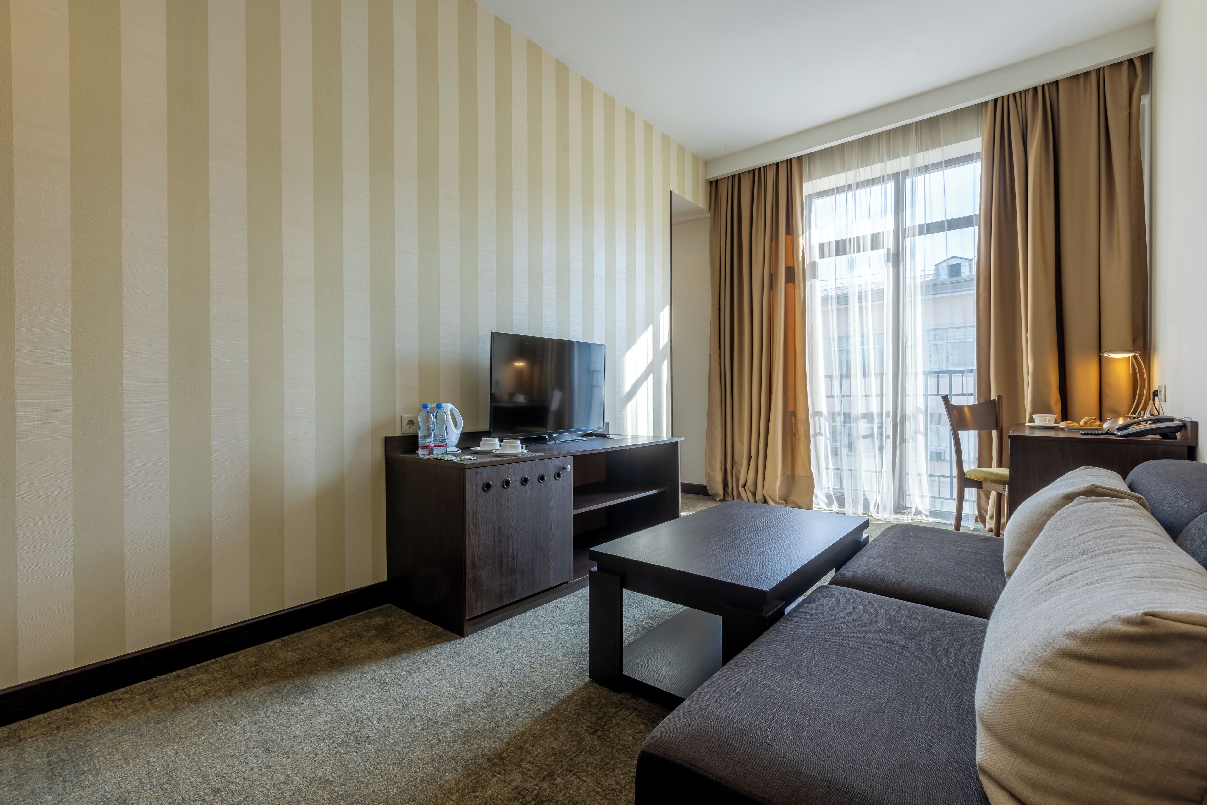 family room, 2 bedrooms | 2 bedrooms, minibar, in-room safe, desk